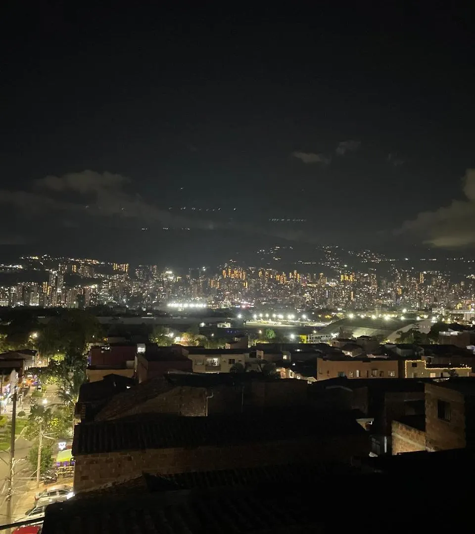 Los Balcones Lll Medellín 0*,  Colombia